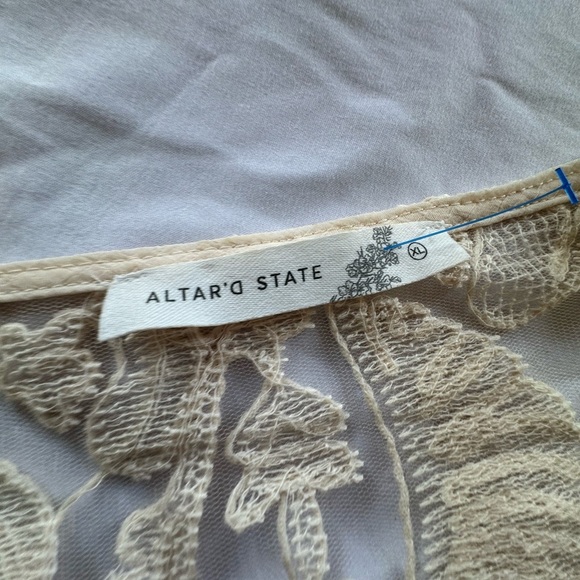 Altar’d State Elegant Cream Lace Blouse size XL - Picture 3 of 4